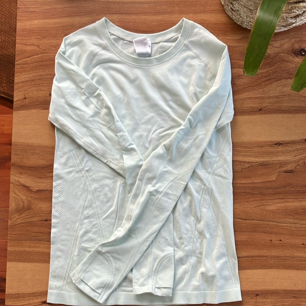 NWOT Athleta Momentum Long Sleeve Tops, sz Small